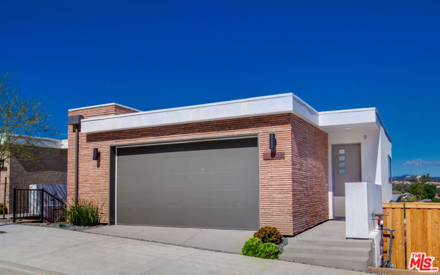 Property photo of 1653 N Bruce CT