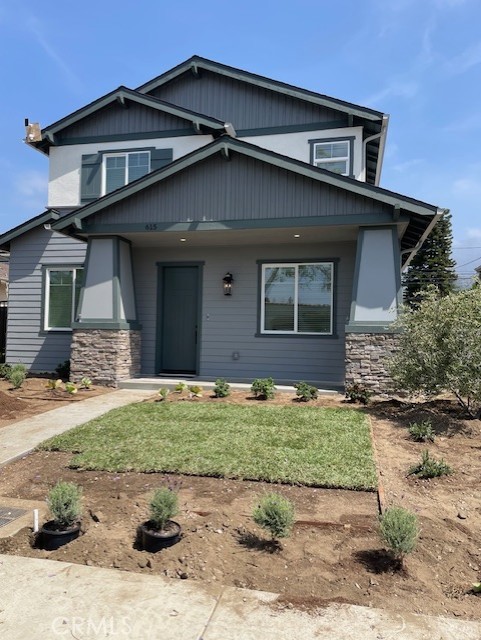 Photo of 613 E Walnut Av