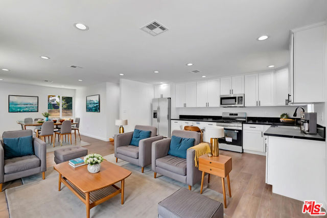Property photo of 7445 Balcom AV