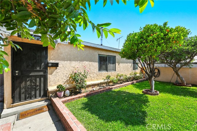Property photo of 111 W 213th PL