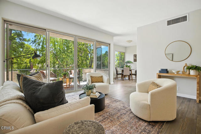 Photo of 985 E California Bl