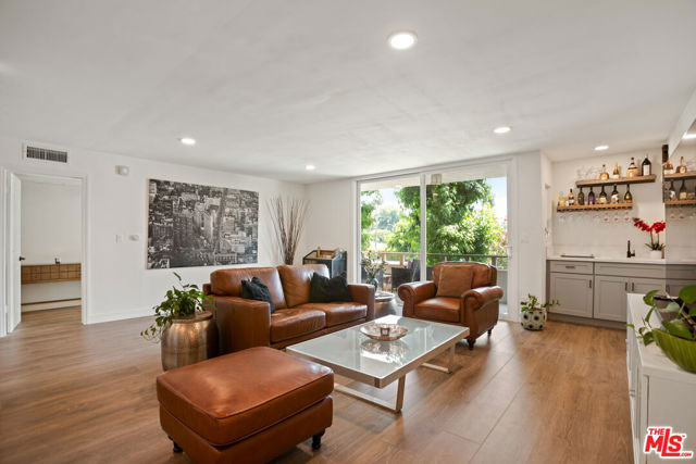 Photo of 5215 Balboa Bl