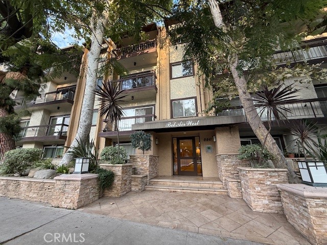 Property photo of 440 Veteran AV