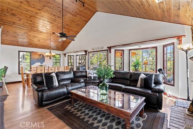Property photo of 221 Grizzly RD