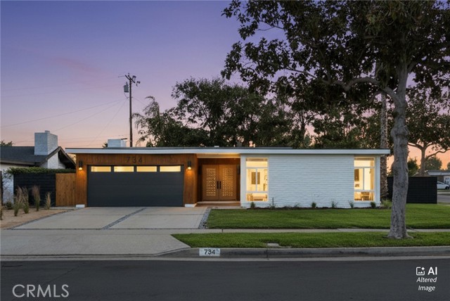 Property photo of 734 W Maplewood