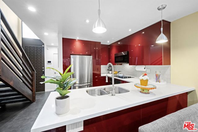 Photo of 5951 Canterbury Dr