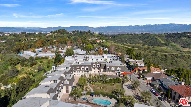 Property photo of 2385 Roscomare RD