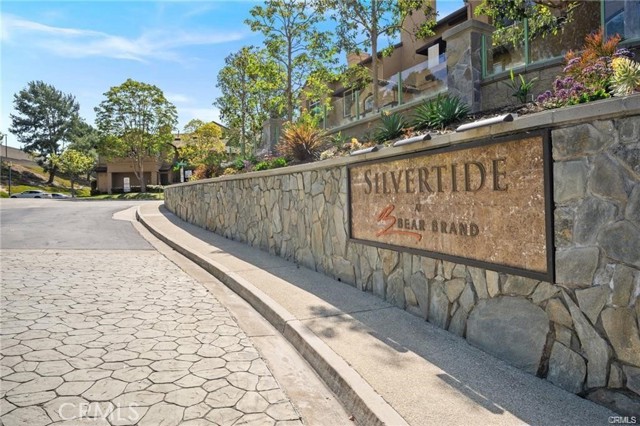 Property photo of 1 Baycrest PL