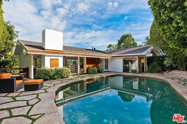 Property photo of 9316 Beverly Crest DR