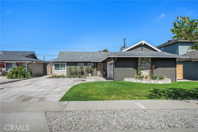 Property photo of 16111 Birdie LN