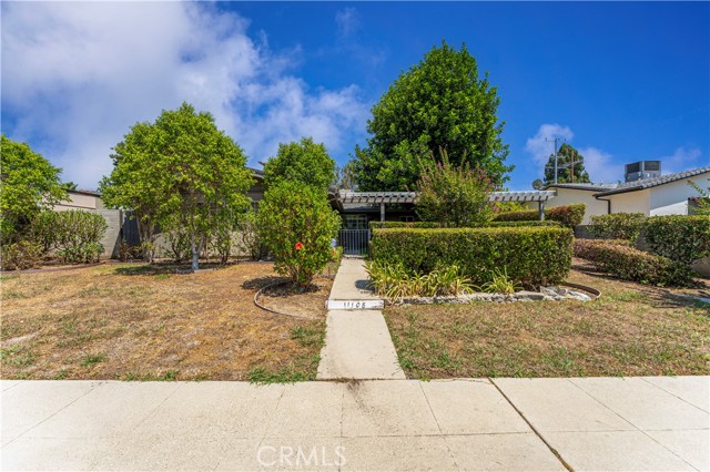 Property photo of 11108 Louise AV