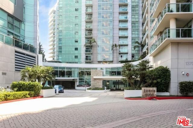 Property photo of 13700 Marina Pointe DR