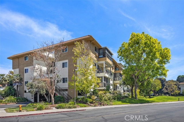 Property photo of 2388 Via Mariposa West