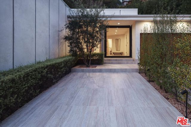 Property photo of 1820 Rising Glen RD