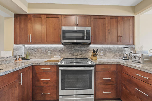 Property photo of 752 Vista Lago DR