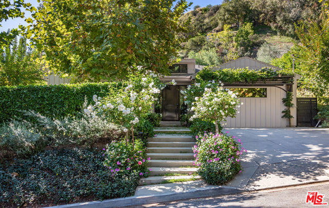 Property photo of 9024 Wonderland Park AV