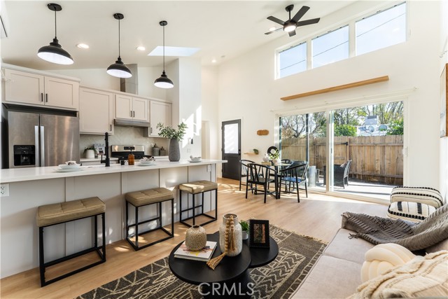 Property photo of 16122 San Fernando Mission BL