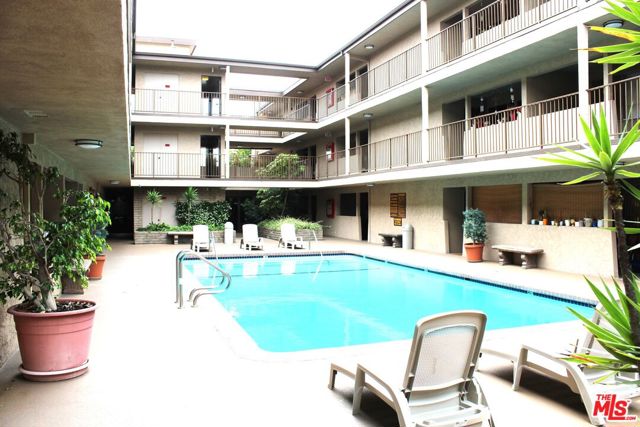 Property photo of 2501 W Redondo Beach BL