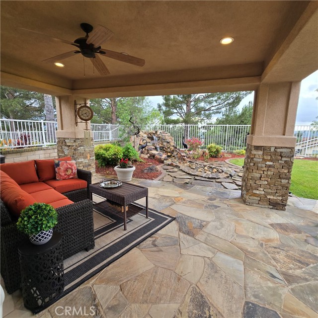 Photo of 530 S Laureltree Dr