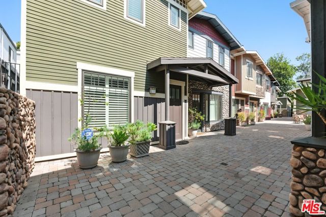 Property photo of 2020 Holly DR