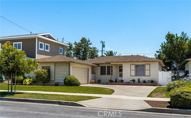 Property photo of 1124 E Lomita AV