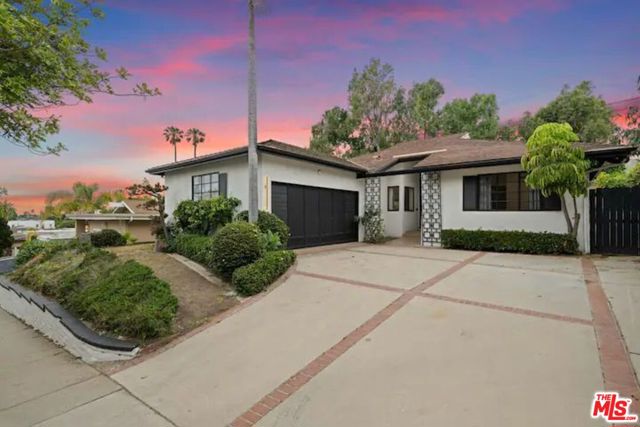 Property photo of 2617 S Beverly DR