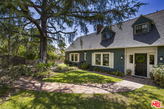 Photo of 2555 N Altadena Dr