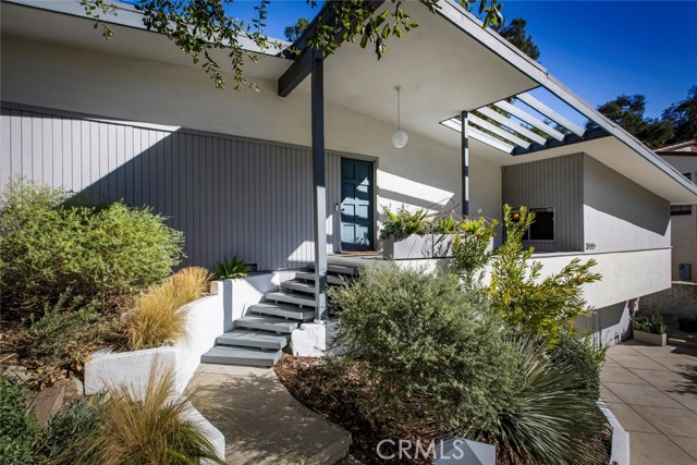 Property photo of 2820 E Chevy Chase DR