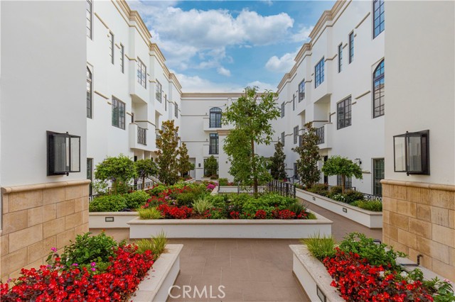 Property photo of 288 S Oakland Ave