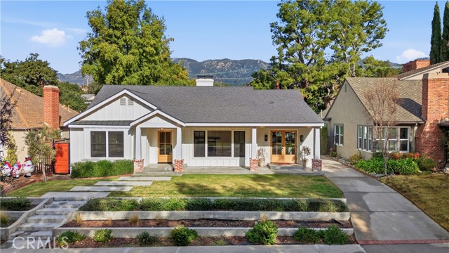 Property photo of 1230 Oak Circle