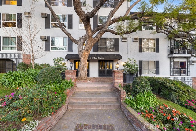 Property photo of 1222 N Olive DR