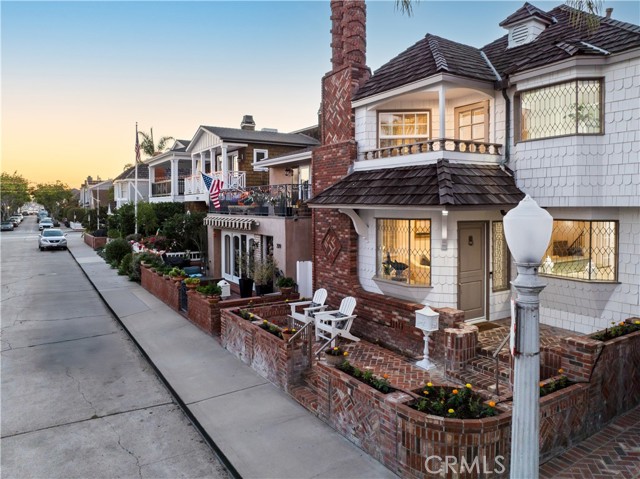Property photo of 211 Pearl AV