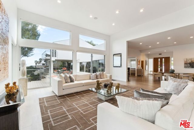 Property photo of 2600 Carman Crest DR