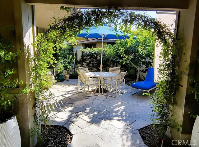 Property photo of 6 Whittier CT