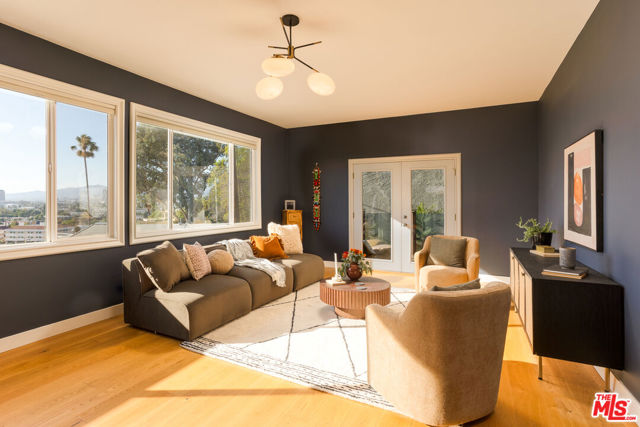 Property photo of 1337 E Palmer AV