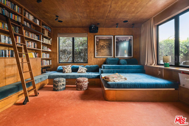 Property photo of 734 Palms BL