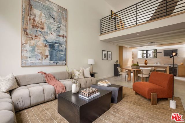 Property photo of 917 Hilldale AV