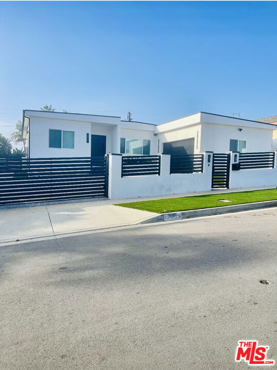 Property photo of 5611 S Sherbourne DR