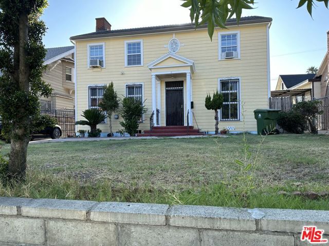 Property photo of 1041 S Manhattan PL