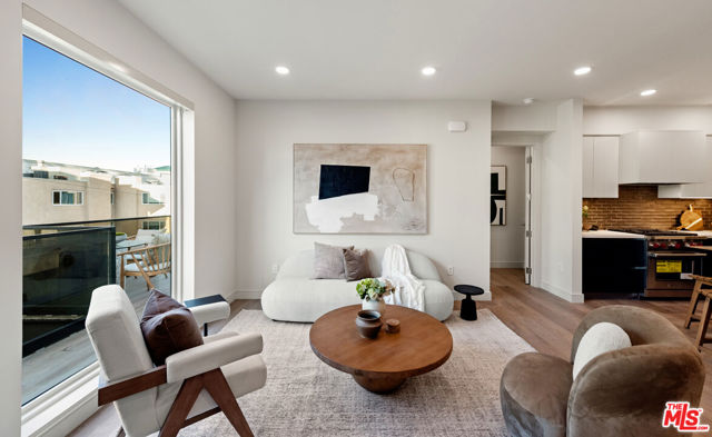 Property photo of 505 S Barrington AV