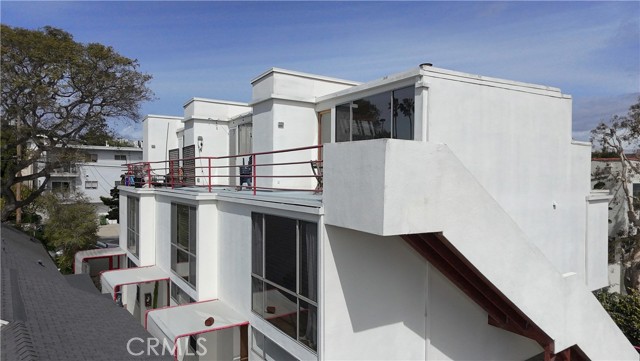 Property photo of 654 Pier AV