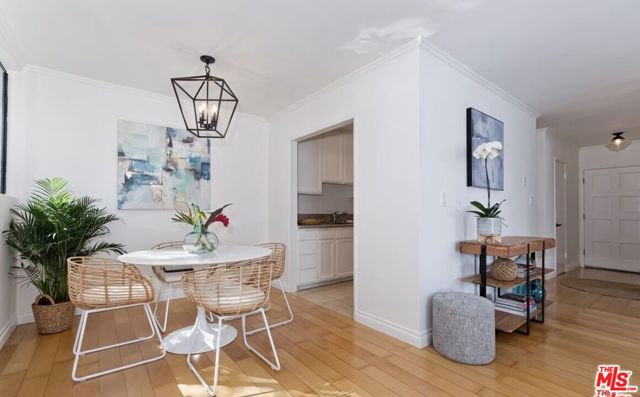 Property photo of 530 S Barrington AV