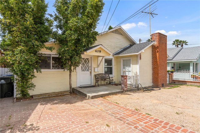 Property photo of 409 W J ST