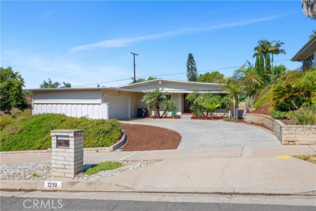 Property photo of 1219 N Raymond AV