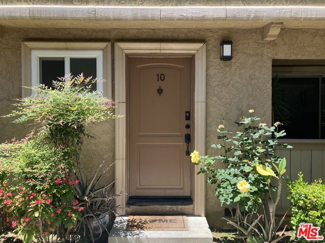 Property photo of 20158 Cohasset ST