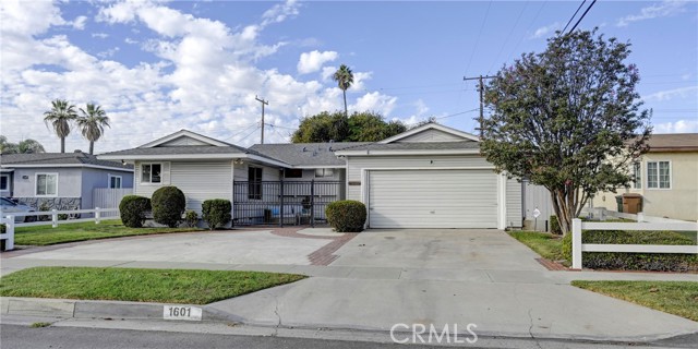 Photo of 1601 W Baker Av
