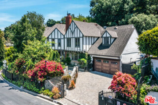 Property photo of 3336 Wrightwood DR