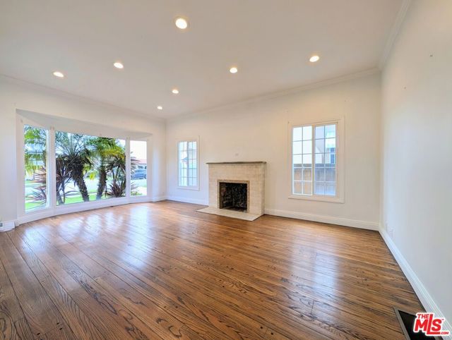 Property photo of 2905 W 83rd ST