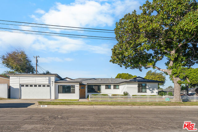 Property photo of 801 S Courtney AV