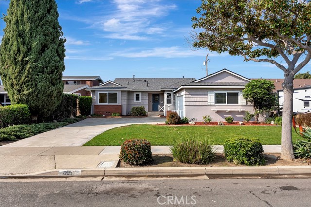 Property photo of 633 S Hacienda ST